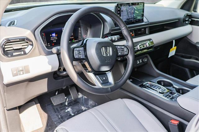 new 2025 Honda Pilot car, priced at $50,677