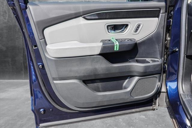 new 2025 Honda Pilot car, priced at $50,677