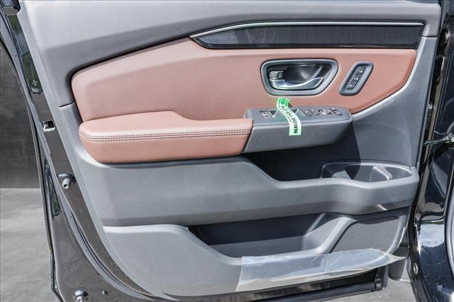 new 2025 Honda Pilot car, priced at $50,677