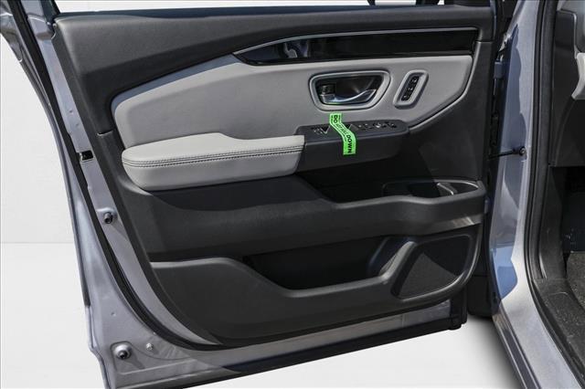 new 2025 Honda Pilot car, priced at $47,231