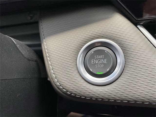used 2025 Chevrolet Equinox car, priced at $28,900