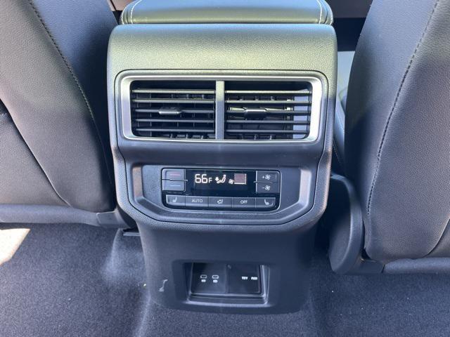 new 2025 Volkswagen Atlas car, priced at $47,500