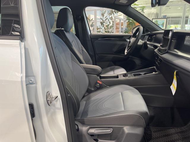 new 2025 Volkswagen Tiguan car, priced at $40,562