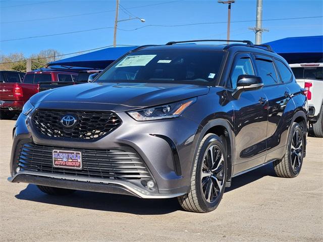 used 2022 Toyota Highlander car, priced at $39,500