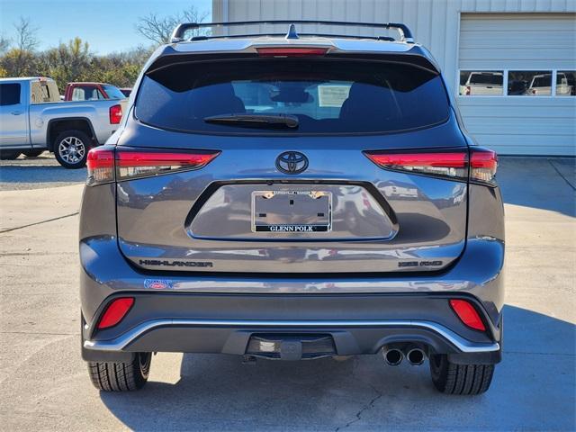 used 2022 Toyota Highlander car, priced at $39,500