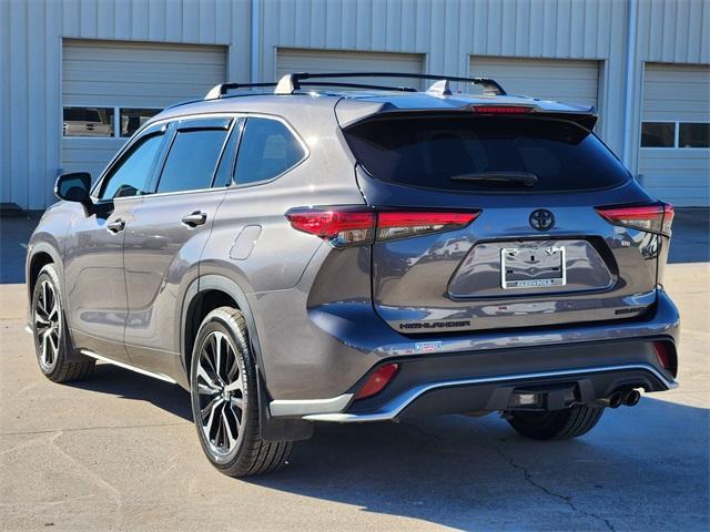 used 2022 Toyota Highlander car, priced at $39,500