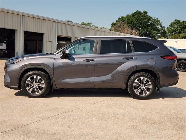used 2023 Toyota Highlander car, priced at $35,500