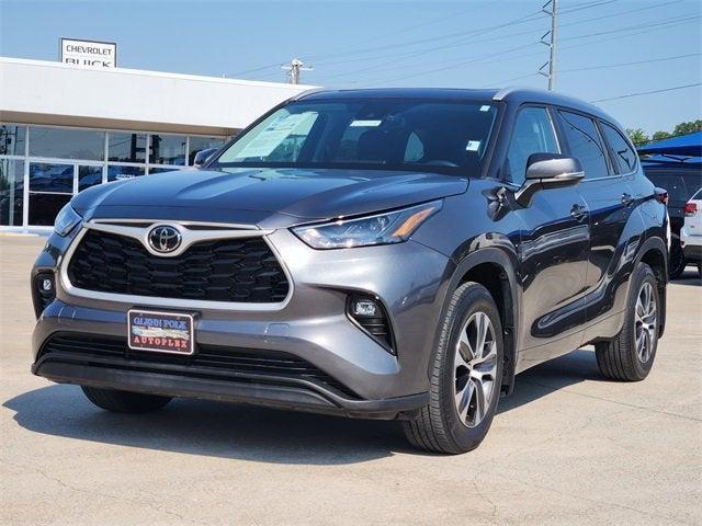 used 2023 Toyota Highlander car, priced at $35,500