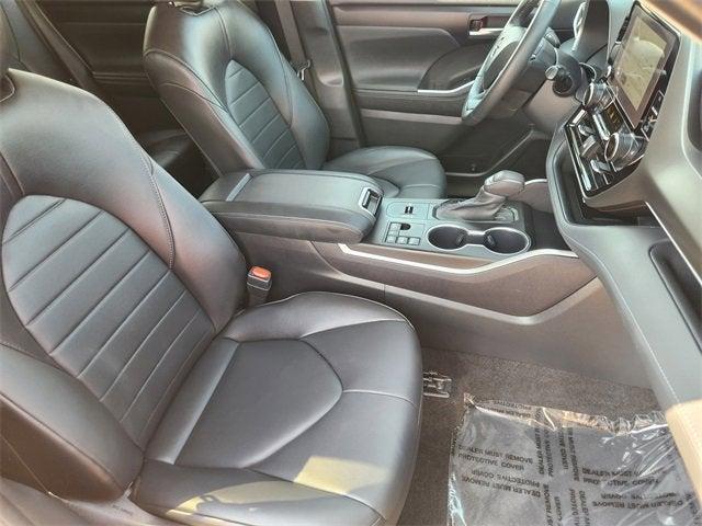 used 2023 Toyota Highlander car, priced at $35,500
