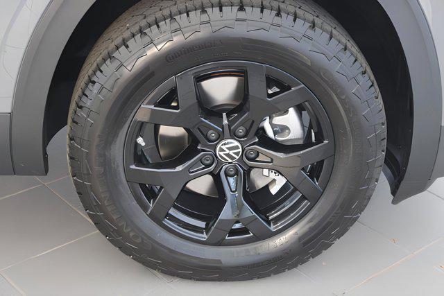 new 2025 Volkswagen Atlas car, priced at $49,236