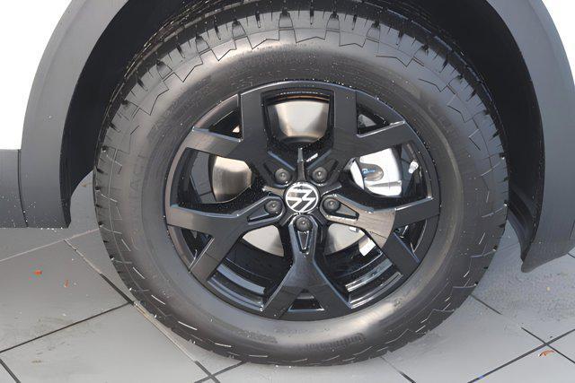 new 2025 Volkswagen Atlas car, priced at $49,076