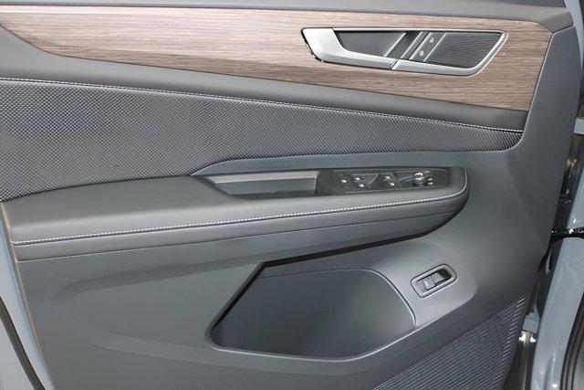 new 2025 Volkswagen Atlas car, priced at $50,671