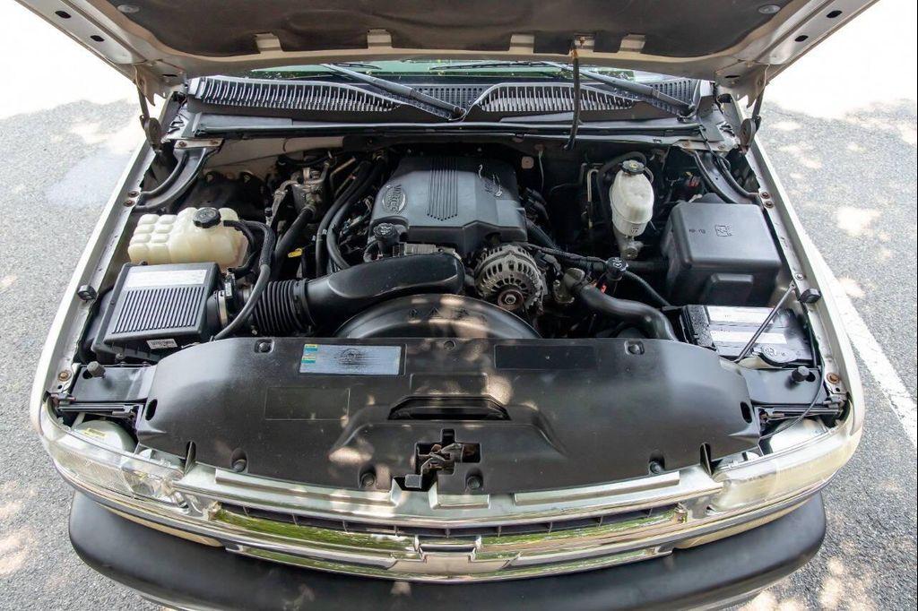 used 2006 Chevrolet Suburban car, priced at $28,900