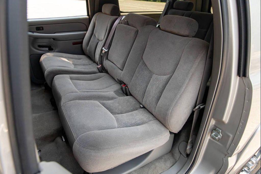 used 2006 Chevrolet Suburban car, priced at $28,900