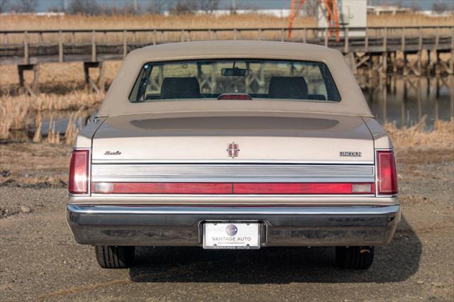 used 1989 Lincoln Town Car car, priced at $15,990