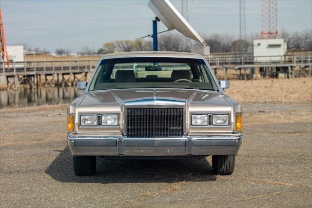 used 1989 Lincoln Town Car car, priced at $15,990