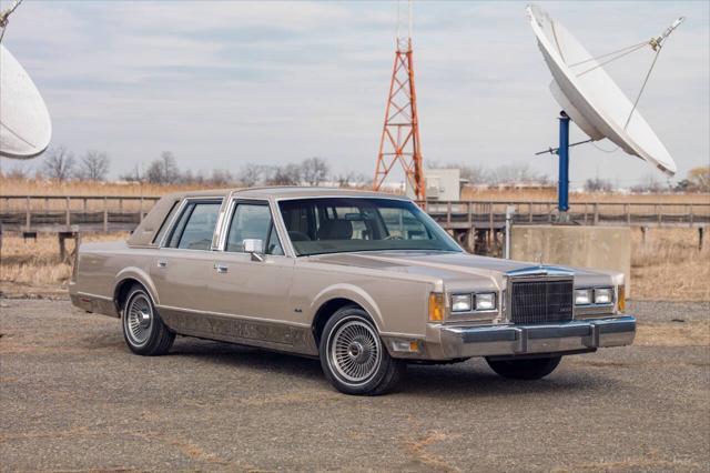 used 1989 Lincoln Town Car car, priced at $15,990