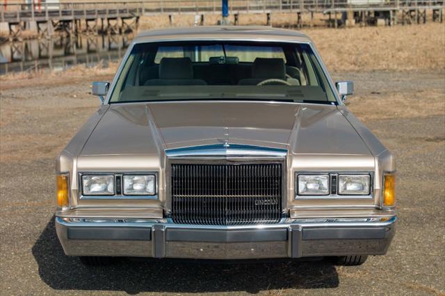 used 1989 Lincoln Town Car car, priced at $15,990