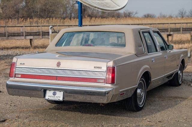 used 1989 Lincoln Town Car car, priced at $15,990