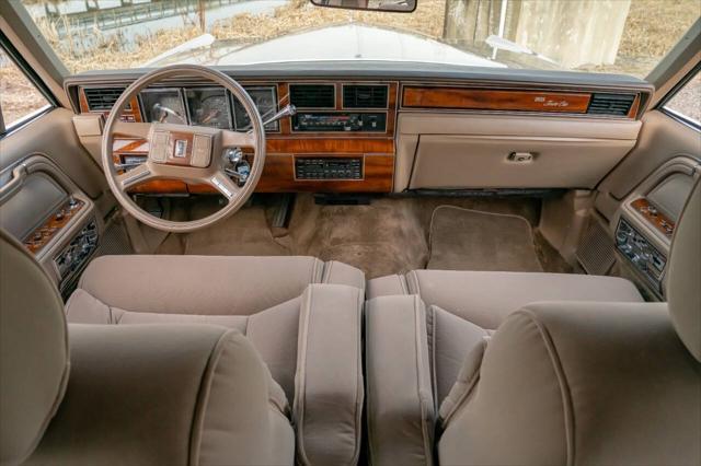 used 1989 Lincoln Town Car car, priced at $15,990