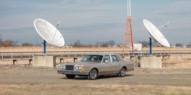 used 1989 Lincoln Town Car car, priced at $15,990