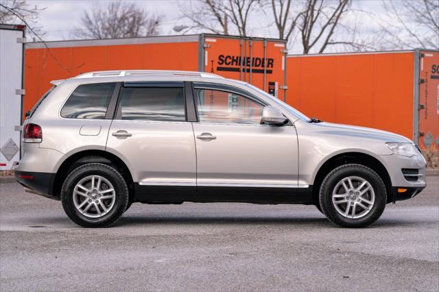 used 2009 Volkswagen Touareg 2 car, priced at $17,450