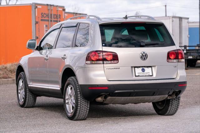 used 2009 Volkswagen Touareg 2 car, priced at $17,450