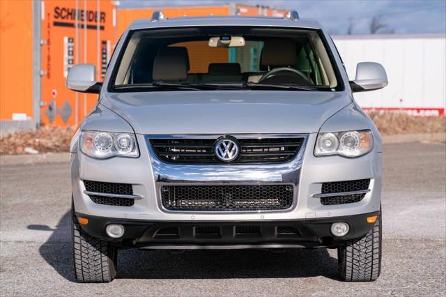 used 2009 Volkswagen Touareg 2 car, priced at $17,450