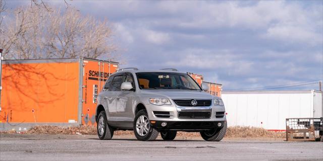 used 2009 Volkswagen Touareg 2 car, priced at $17,450