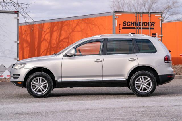 used 2009 Volkswagen Touareg 2 car, priced at $17,450