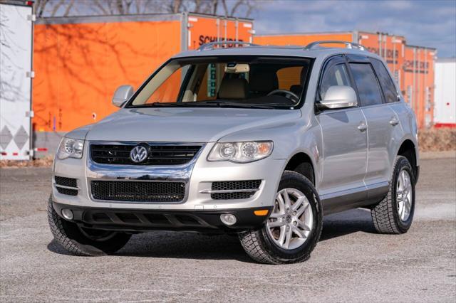 used 2009 Volkswagen Touareg 2 car, priced at $17,450