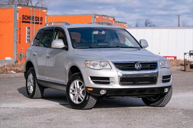 used 2009 Volkswagen Touareg 2 car, priced at $17,450