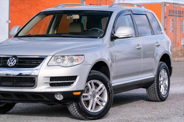 used 2009 Volkswagen Touareg 2 car, priced at $17,450