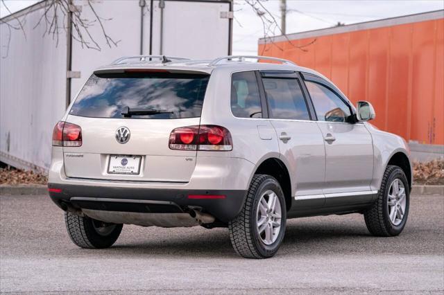 used 2009 Volkswagen Touareg 2 car, priced at $17,450