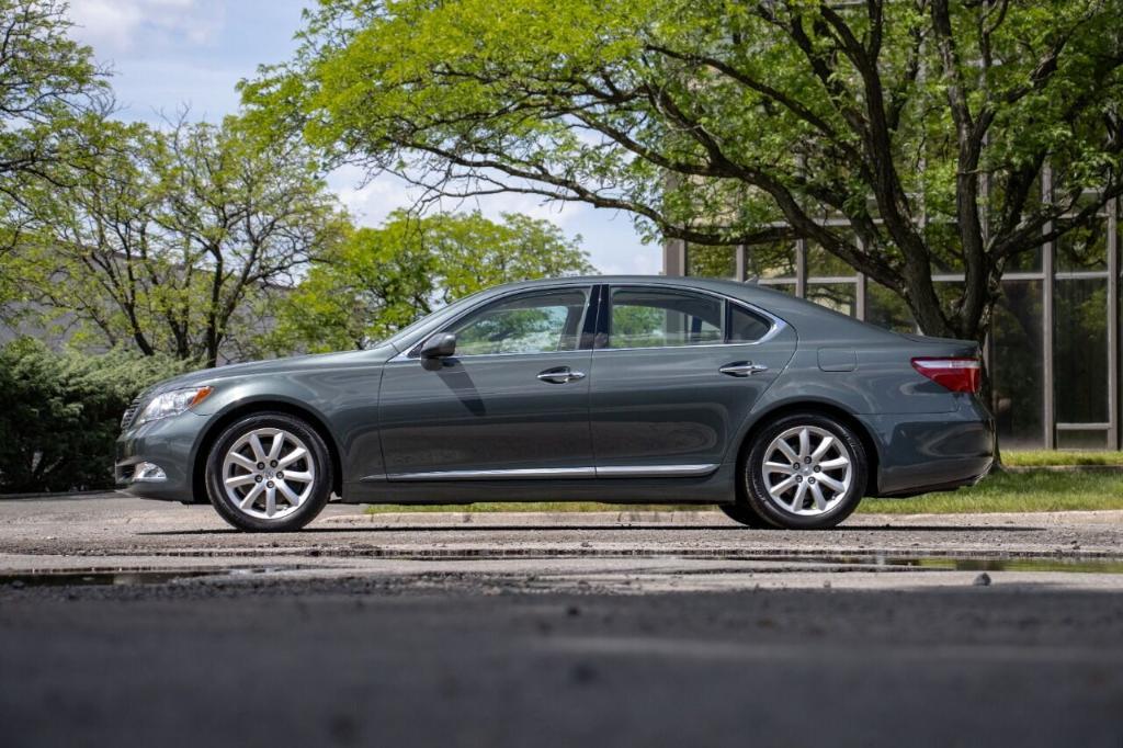 used 2007 Lexus LS 460 car, priced at $23,900