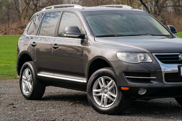used 2008 Volkswagen Touareg 2 car, priced at $16,990