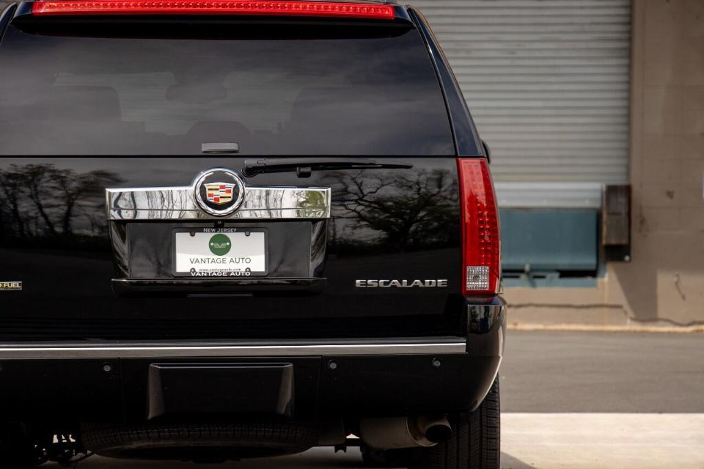 used 2009 Cadillac Escalade car, priced at $28,900