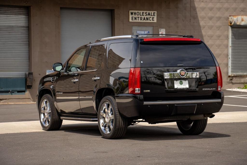 used 2009 Cadillac Escalade car, priced at $28,900