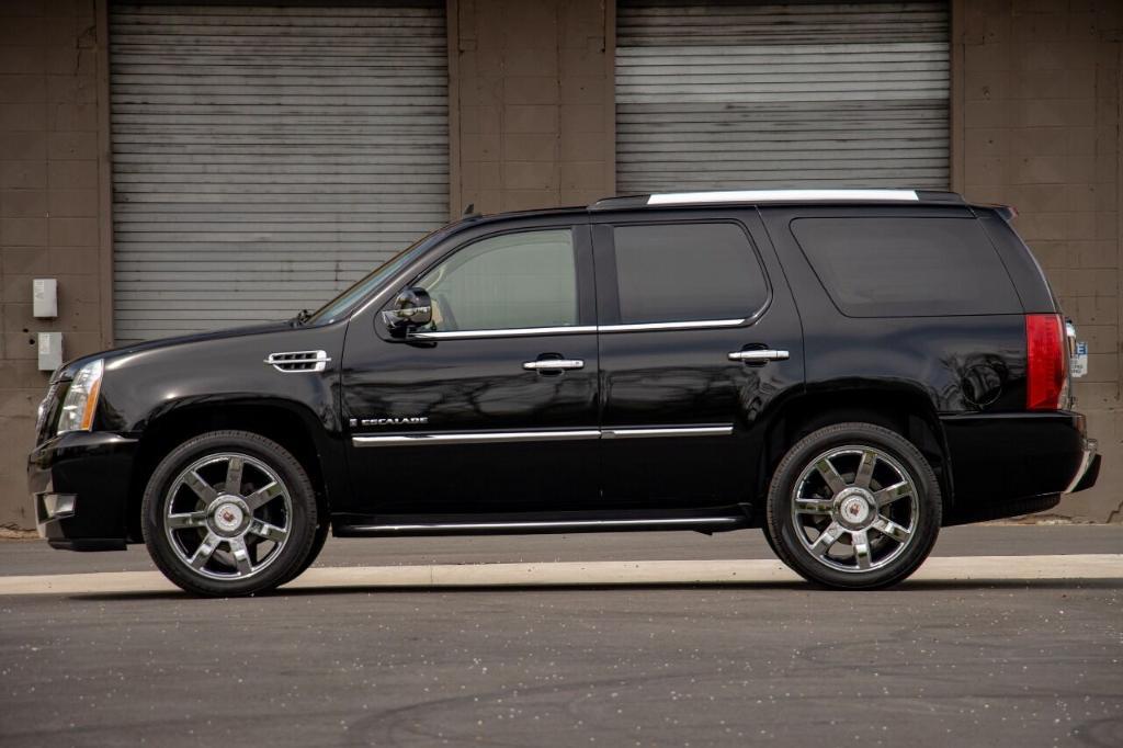 used 2009 Cadillac Escalade car, priced at $28,900