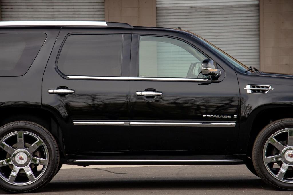 used 2009 Cadillac Escalade car, priced at $28,900