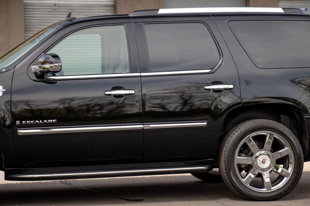 used 2009 Cadillac Escalade car, priced at $28,900