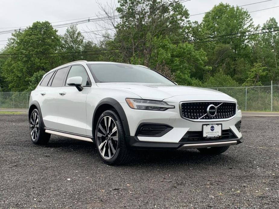 used 2020 Volvo V60 Cross Country car, priced at $31,500