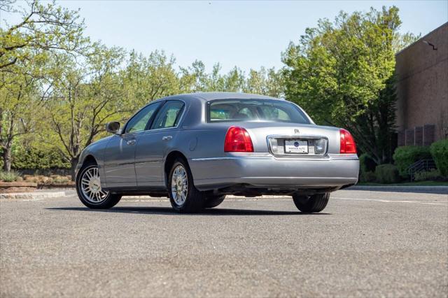 used 2008 Lincoln Town Car car, priced at $10,990