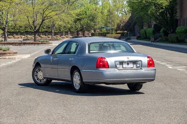 used 2008 Lincoln Town Car car, priced at $10,990