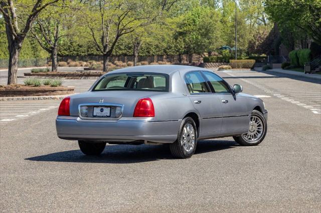 used 2008 Lincoln Town Car car, priced at $10,990