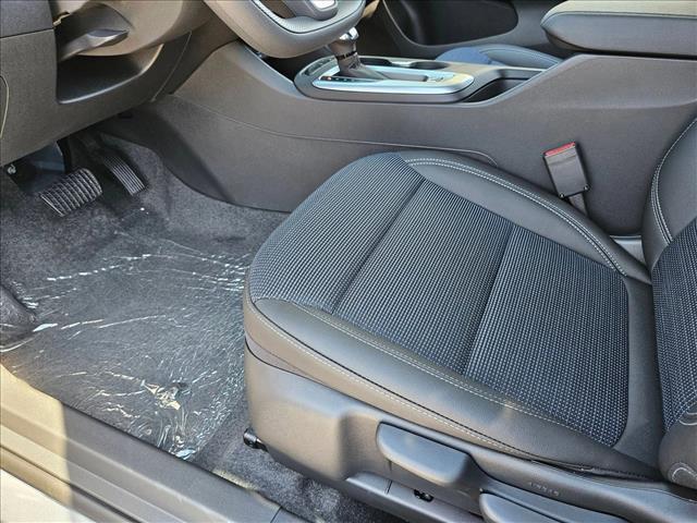new 2025 Buick Envista car, priced at $26,035