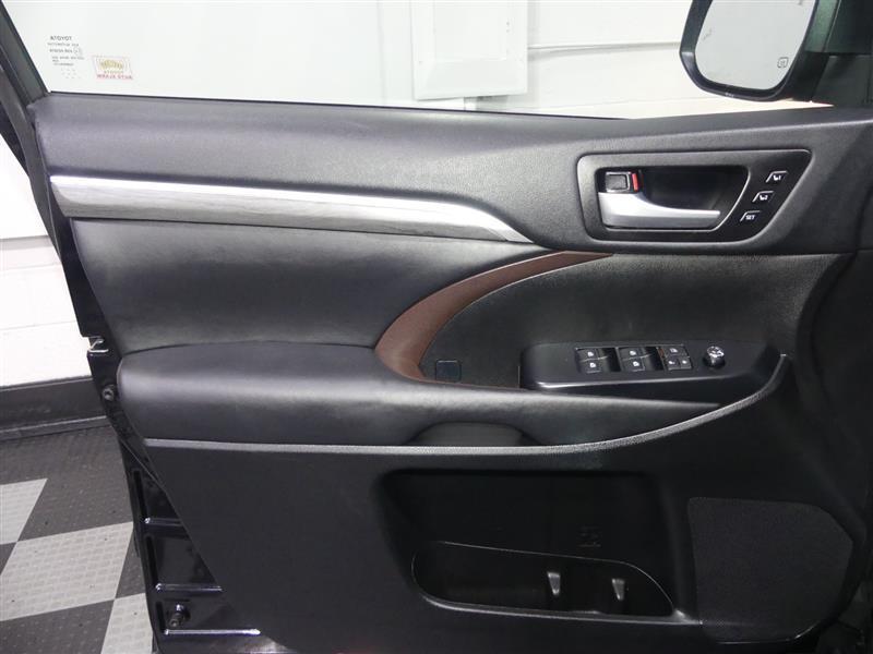 used 2017 Toyota Highlander Hybrid car, priced at $21,499