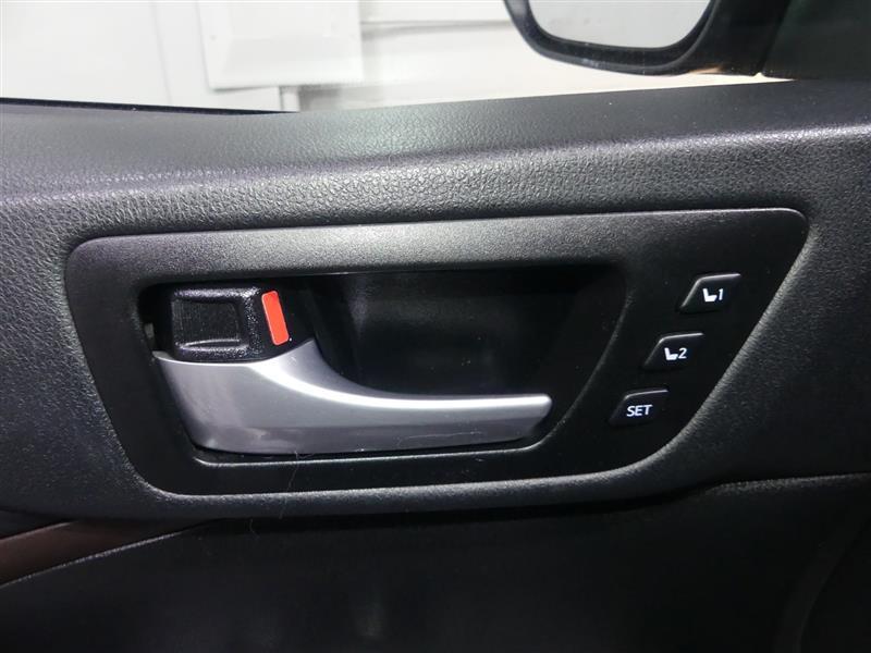 used 2017 Toyota Highlander Hybrid car, priced at $21,499