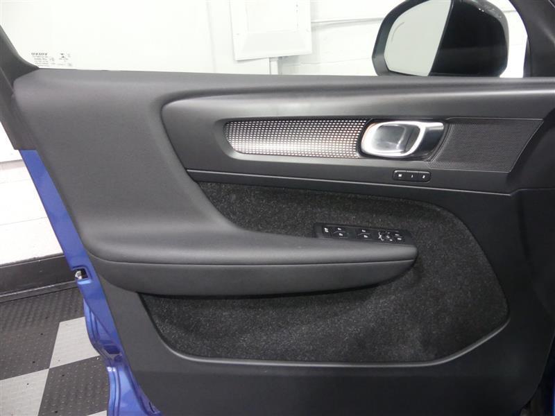used 2020 Volvo XC40 car, priced at $18,990