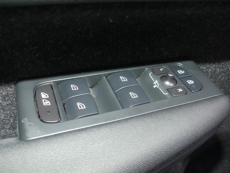 used 2020 Volvo XC40 car, priced at $18,990